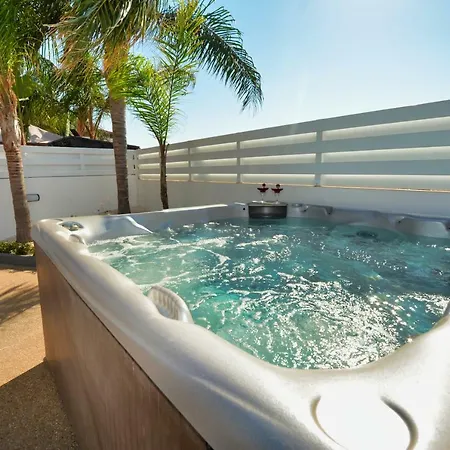 Blue Water 18 فيلة