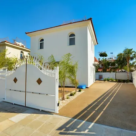 Blue Water 18 Villa *